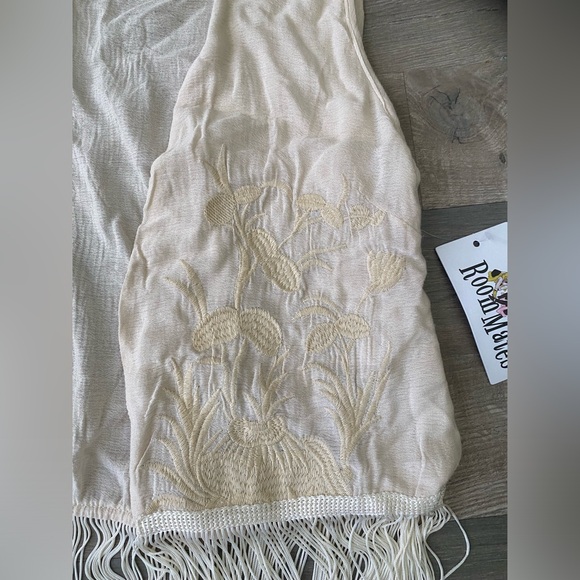 Roommates Vest Women's Small Crochet Long Fringe Ivory Boho Chic Coastal Cowgirl - Picture 8 of 9